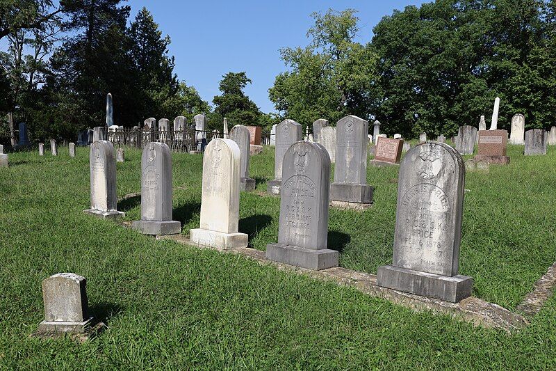 File:Olivet Cemetery 2020a.jpg