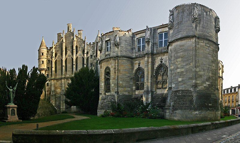 File:Poitiers-Palais des Comtes-110-2008-gje.jpg