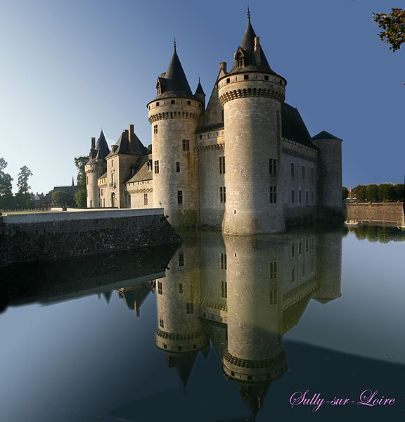 File:Sully-sur-Loire-Chateau-01-gje.jpg