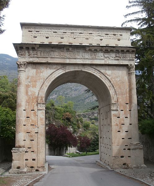 File:Augustan Arch, Susa.JPG