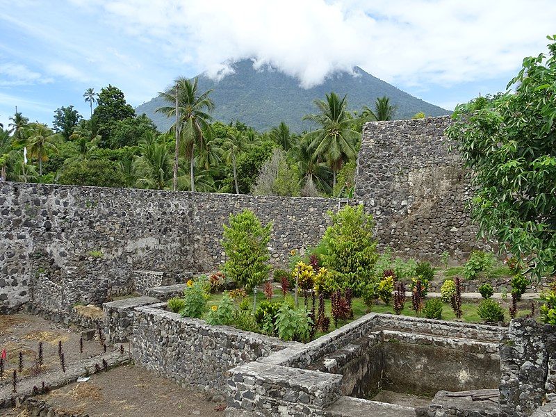 File:Benteng Tahula.jpg