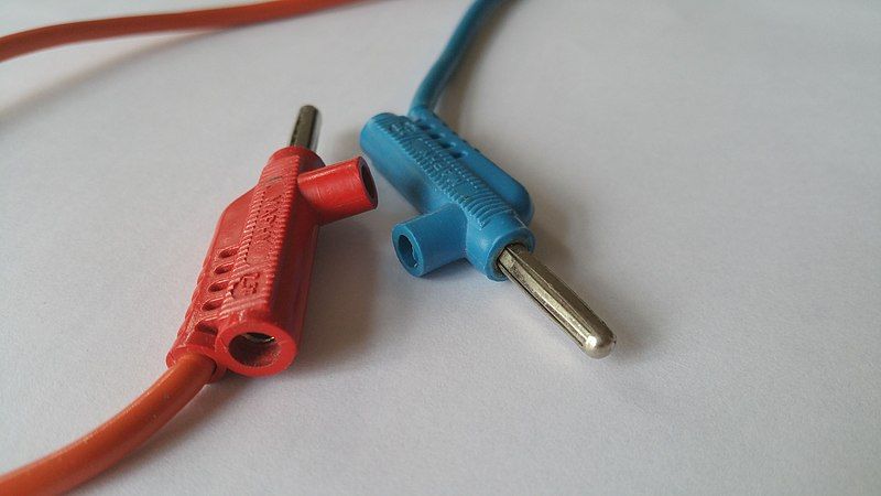 File:Double-stackable banana plugs.jpg