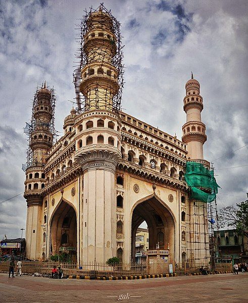 File:Ghansi Bazaar Monument.jpg