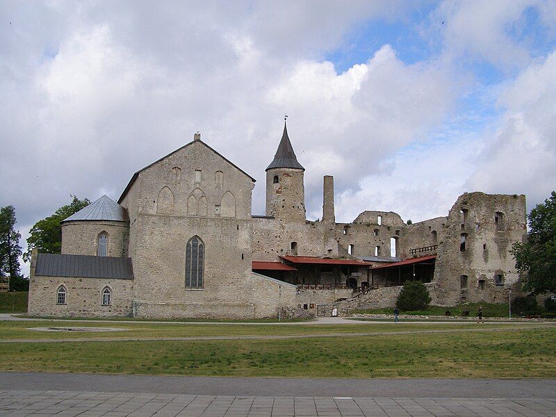 File:Haapsalu Castle.jpg