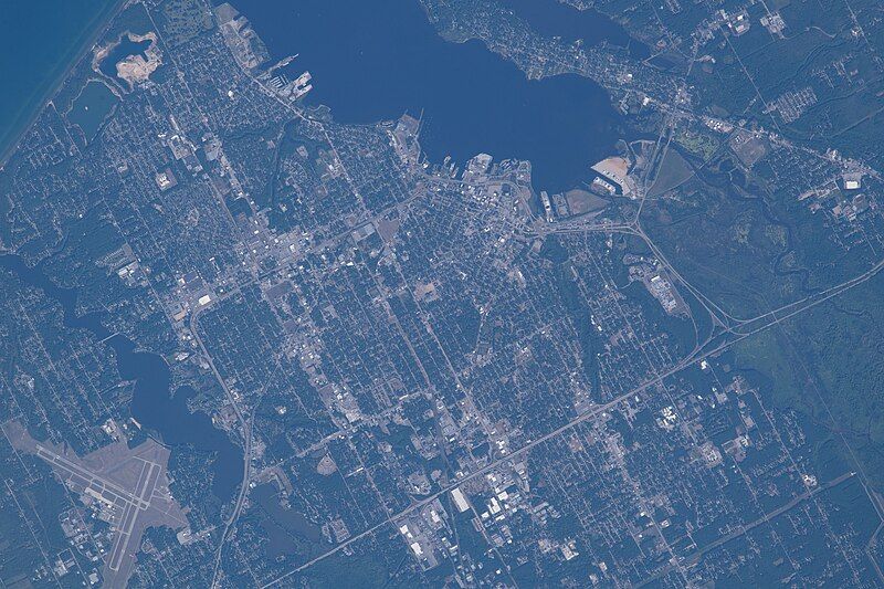 File:ISS067-E-174325 Muskegon, Michigan.jpg