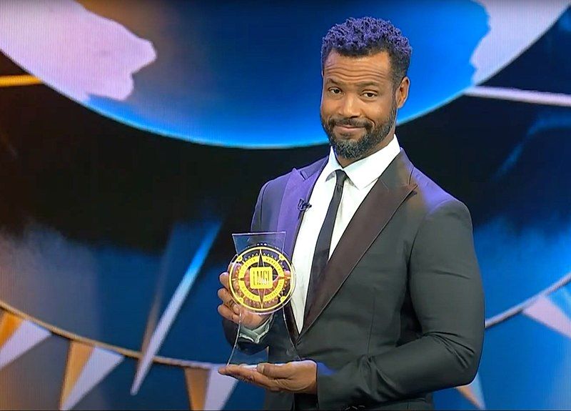 File:Isaiah with award.jpg