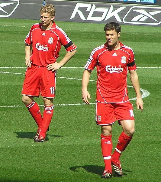 File:Kuyt Alonso Liverpool.jpg