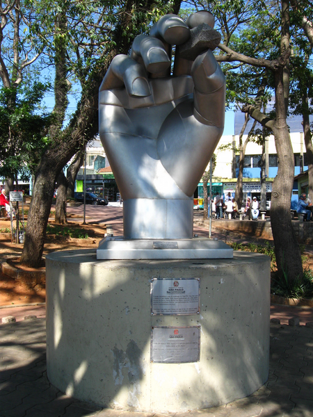 File:Monumento Pedra Pequena.png