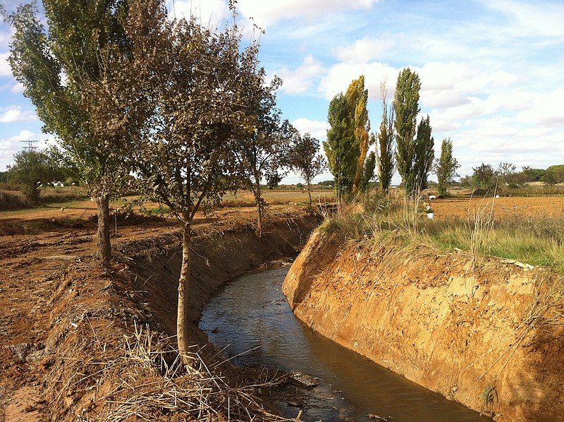 File:Río Valdemembra.JPG