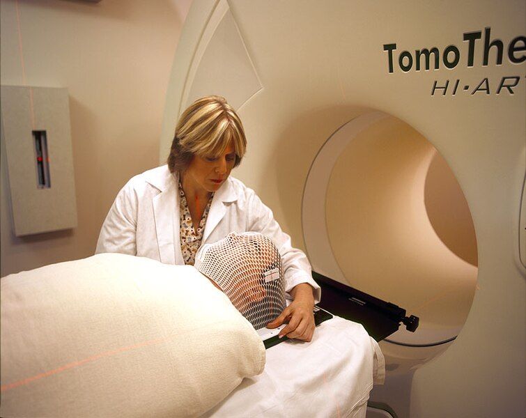 File:Tomotherapy nci-vol-4478-300.jpg