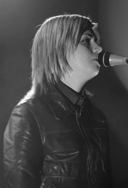 File:Anna Ternheim live-2.jpg