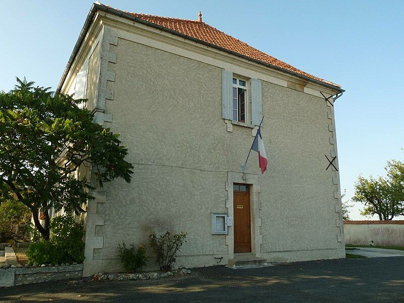 File:Aubeville mairie.JPG