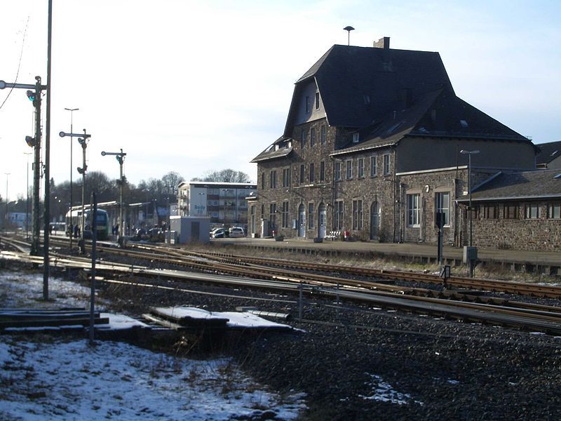 File:Bahnhof Altenkirchen.jpg