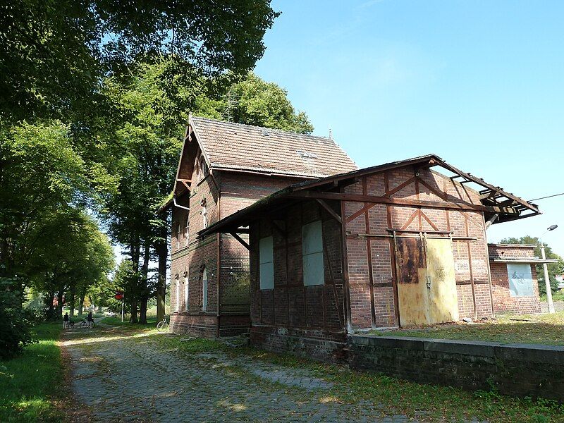 File:Bahnhof BuckowBeeskow.JPG