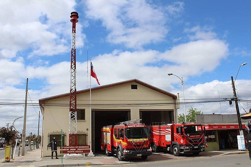 File:Bomberos monte aguila.jpg