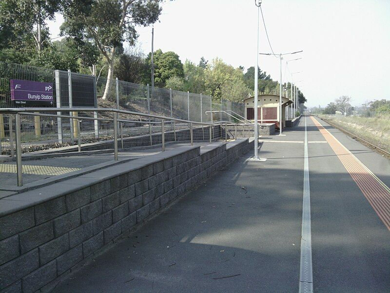 File:Bunyip railway station.jpg