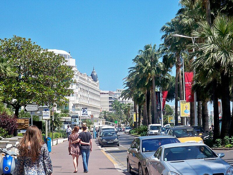 File:Cannes promenade.jpg