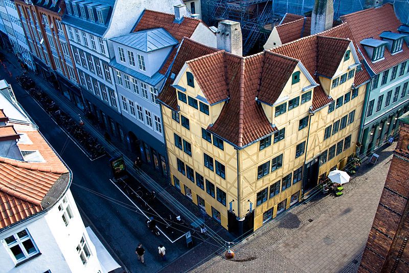 File:Fiolstræde 18.jpg