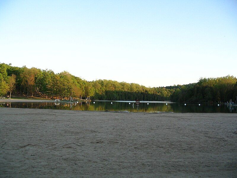 File:GreenLakes Beach view.JPG