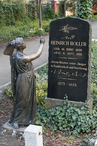 File:Heinrich Roller Grabstein.jpg