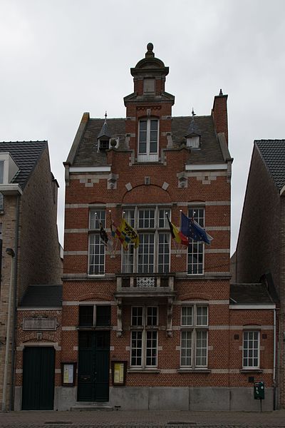 File:Koningshooikt gemeentehuis.jpg