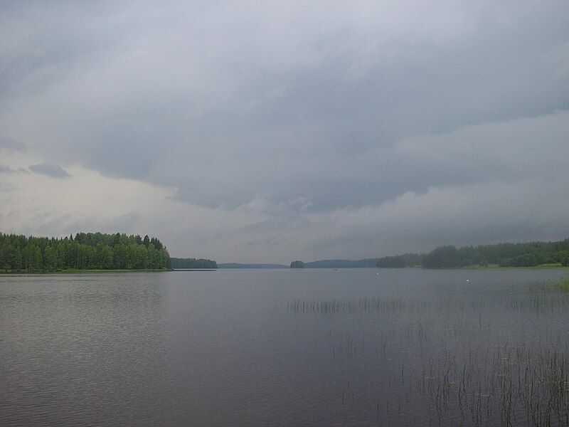 File:Lake Vuotjärvi.jpg