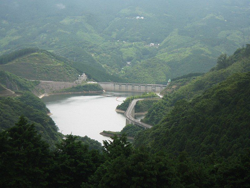 File:Narufuchi Dam.jpg