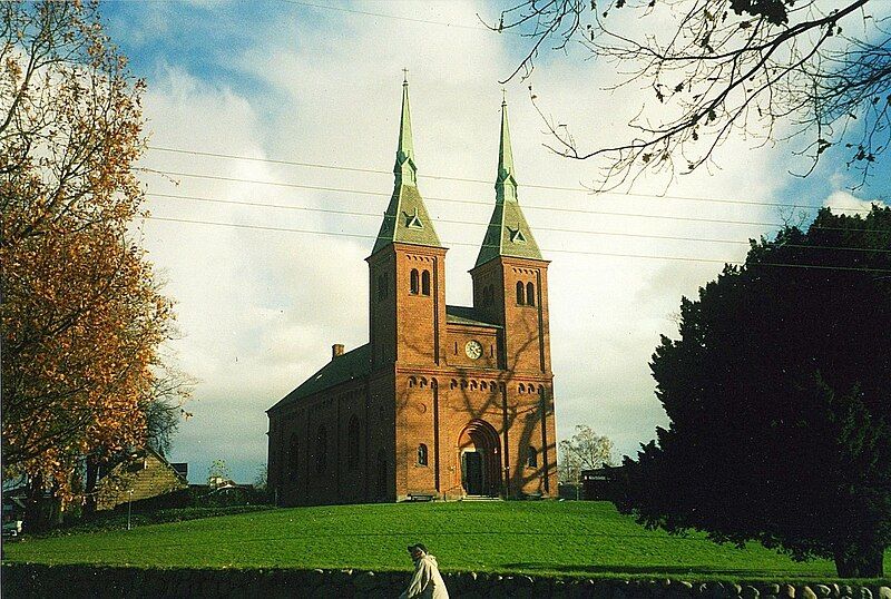 File:Ordrup Kirke 2007.jpg