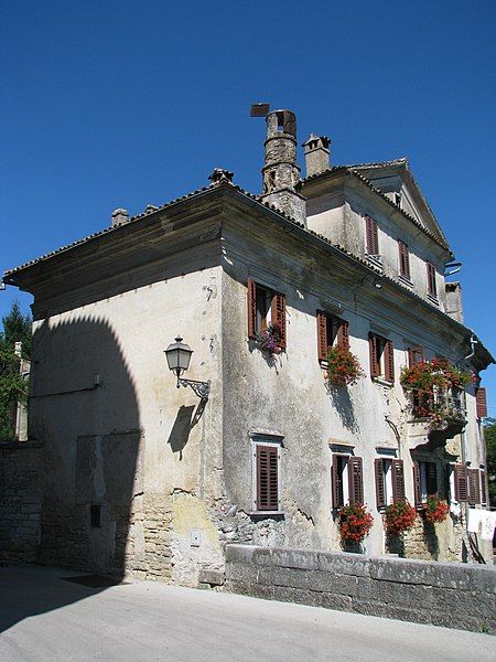 File:Pisino EdificioVeneziano.JPG