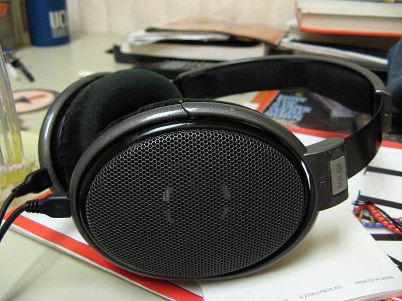 File:Sennheiser HD650.jpg