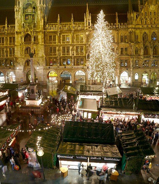 File:WeihnachtsmarktMuenchen.jpg