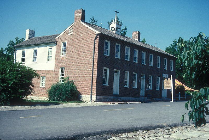 File:ARROW ROCK TAVERN.jpg