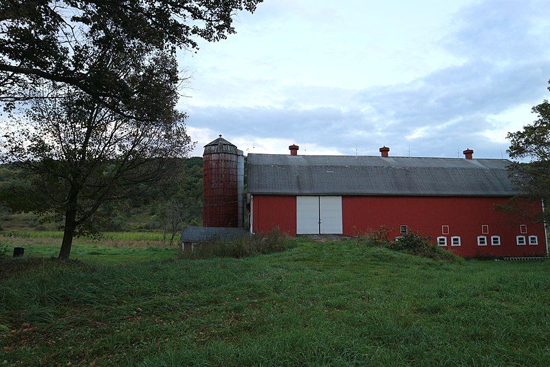 File:Blewer Farm Barn.jpg