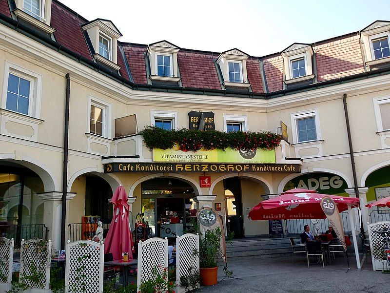 File:Cafe Herzoghof 01.jpg