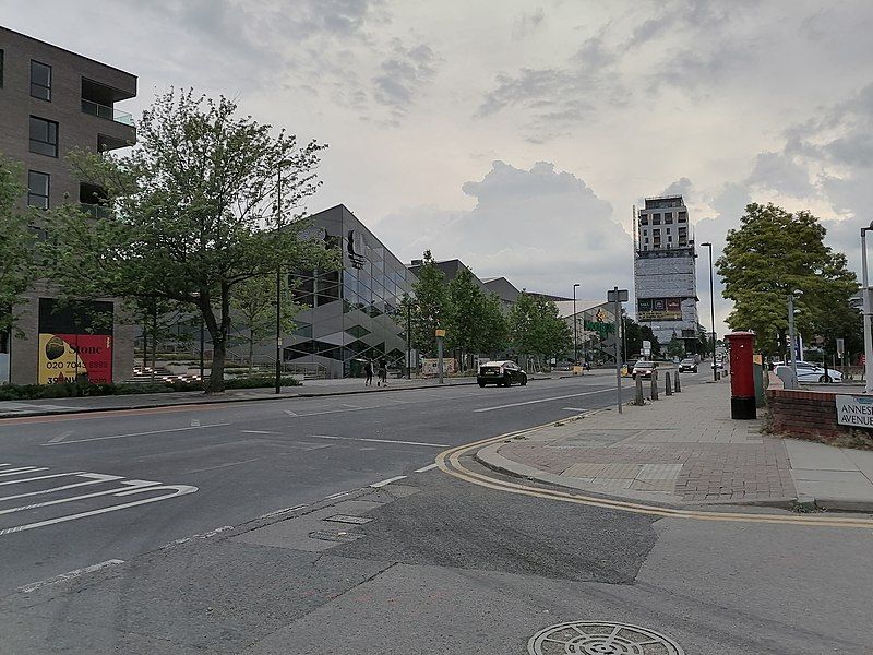 File:Edgware Road, Colindale.jpg