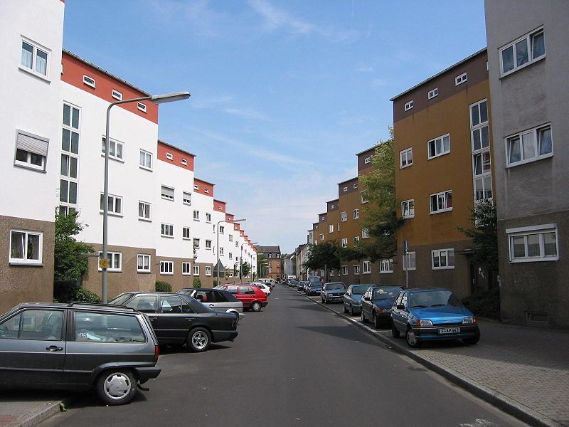 File:Frankfurtm zickzackhausen.jpg