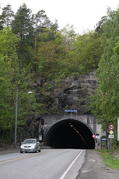 File:Høgenheitunnelen.JPG