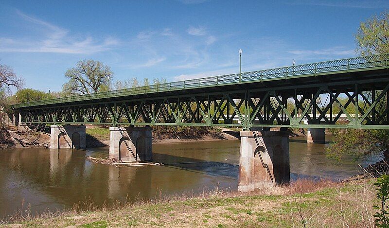 File:Holmes St Bridge.jpg