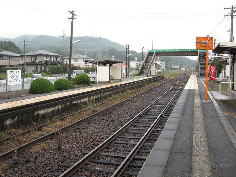 File:JRKyushu-Karatsu-line-Higashi-taku-station-platform-20091101.jpg