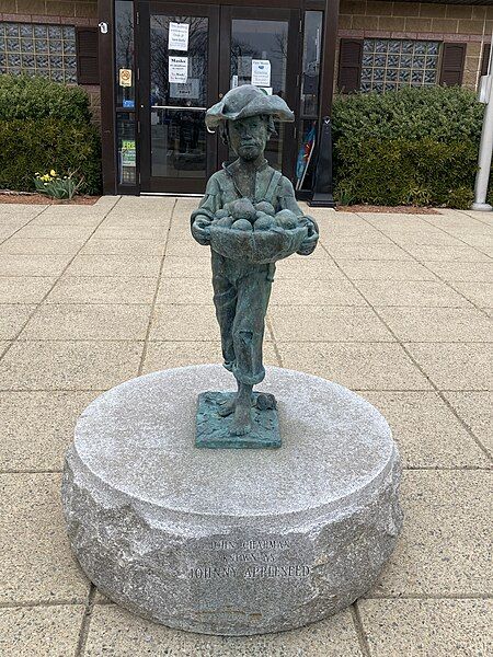 File:Johnny Appleseed Statue.jpg