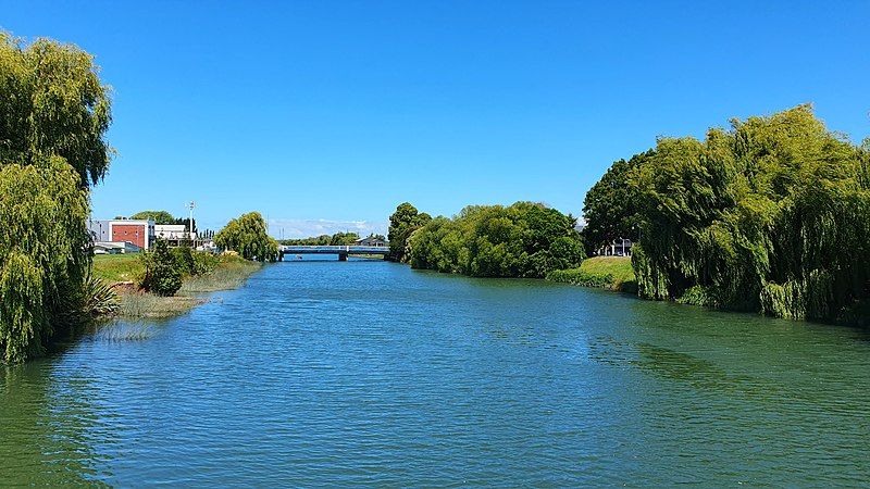 File:Kaiapoi River.jpg