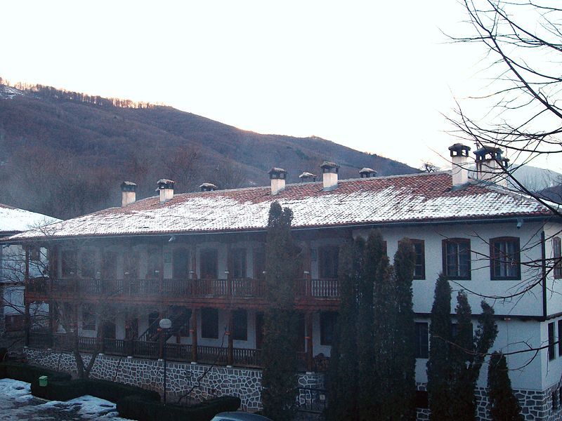 File:Klisurski Monastery 23.jpg