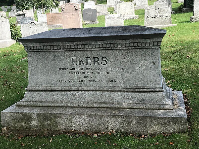 File:Monument Henry Eckers.jpg