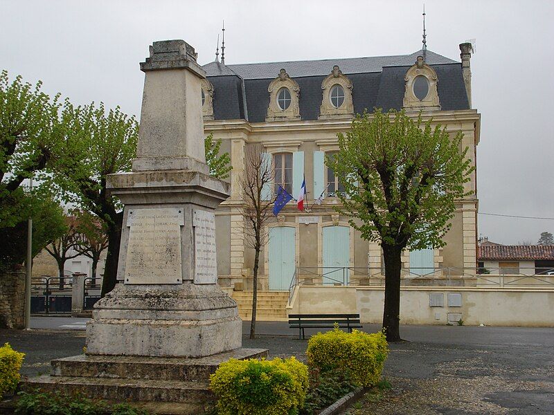 File:Néré Mairie.JPG