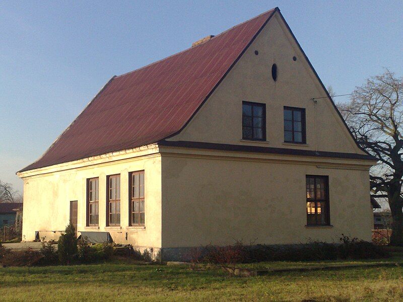 File:Olszowa- school2009.jpg