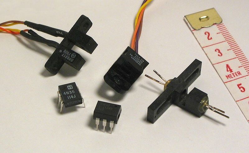 File:Opto-couplers.jpg