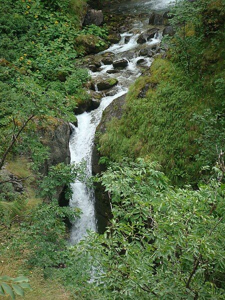 File:Ovcharchenski Waterfall 006.jpg