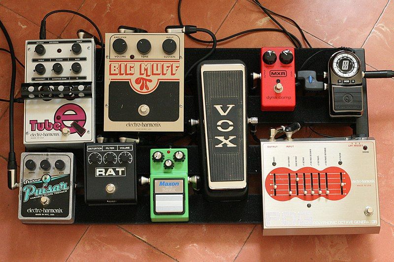 File:Pedalboard (995939579).jpg