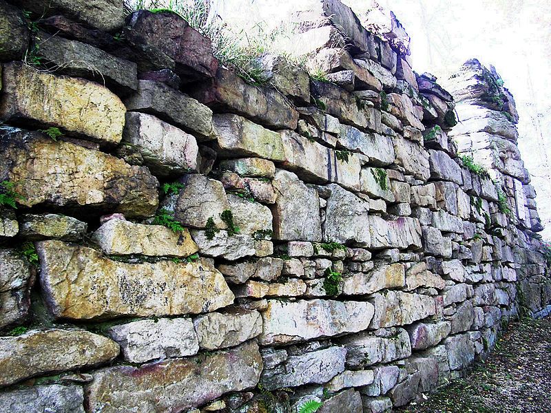 File:Ruine Hirschstein.jpg