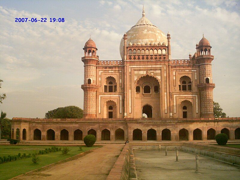 File:Safdarjung's Tomb-2.jpg